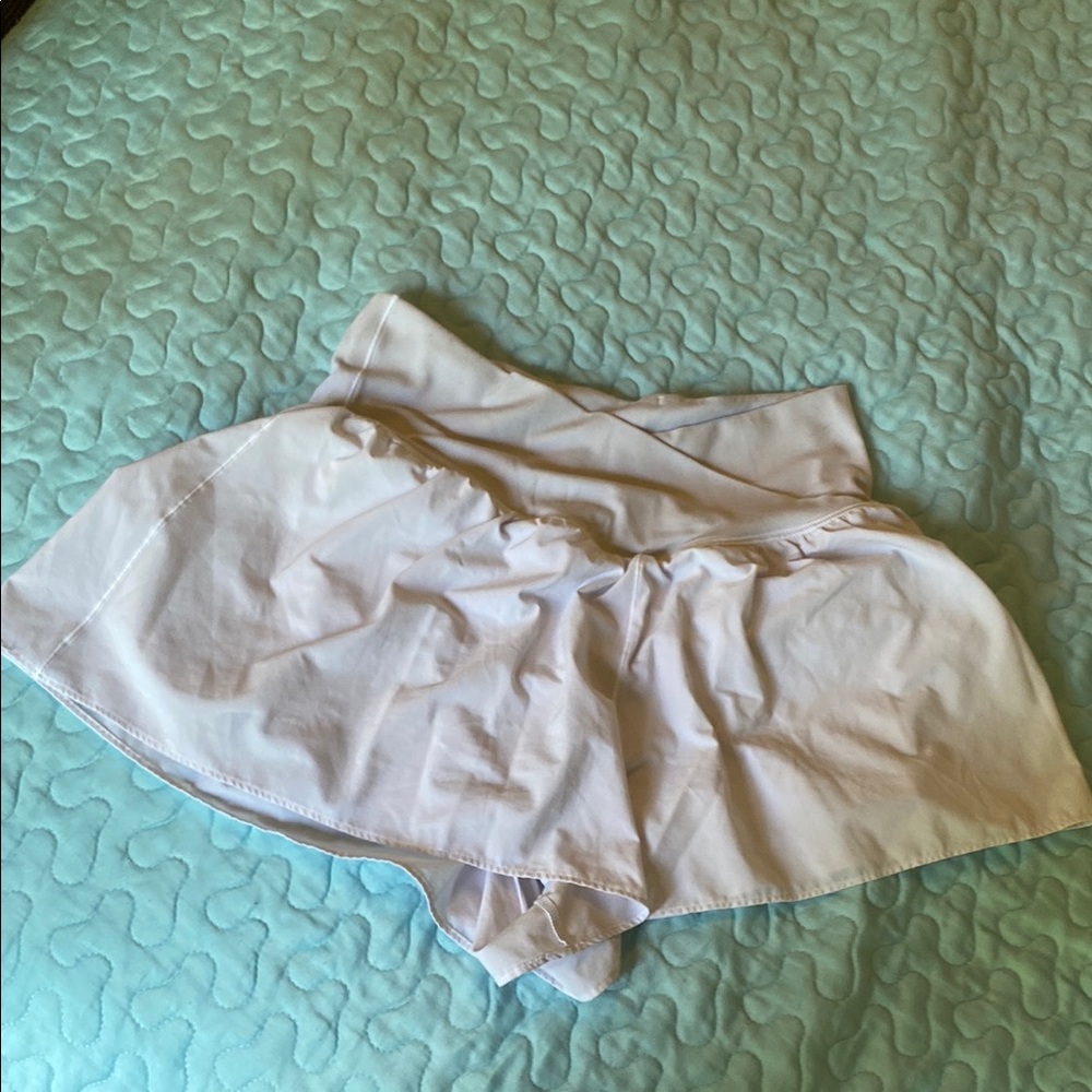 Aerie White Athletic Shorts with Elastic Waistband